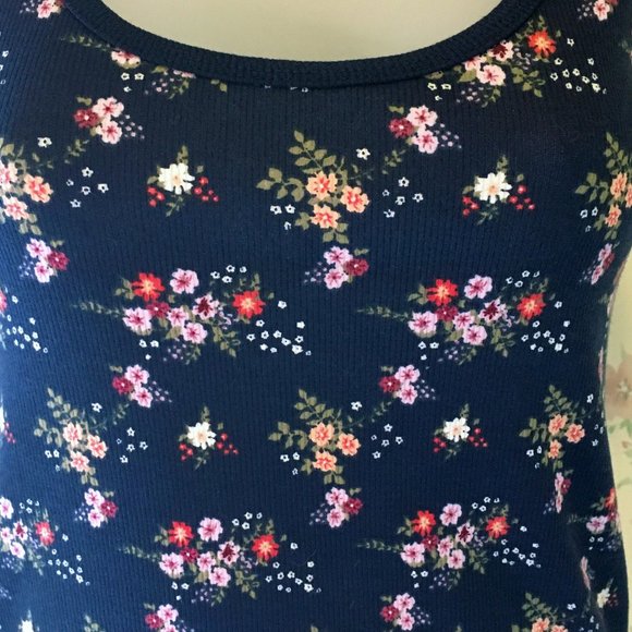 Time and Tru Floral Tank Top - Picture 2 of 4